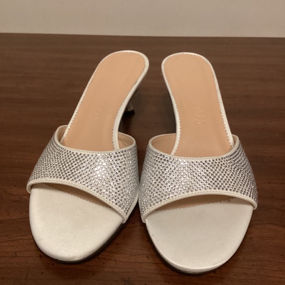 J.CREW LEATHER SLIP ON SANDALS WITH KITTY HEELS WITH SILVER RHINESTONE SZ 6.5 - Picture 3 of 11